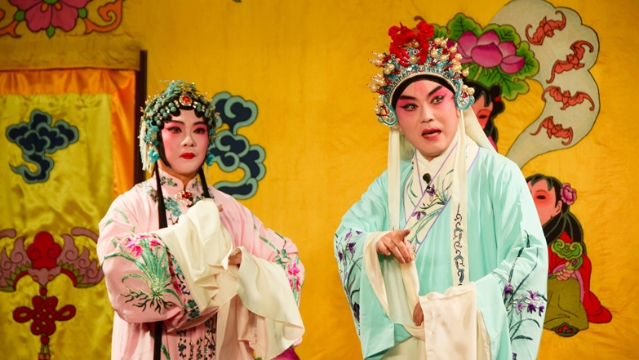 崇川區(qū)江東京劇團(tuán)京劇折子戲?qū)鲅莩鲈诹婀W(xué)社精彩上演