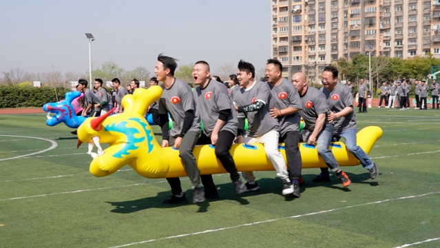 “活”力全開(kāi),，精彩比拼展風(fēng)采 興東街道“綜藝杯”第三屆職工趣味運(yùn)動(dòng)會(huì)燃情開(kāi)賽